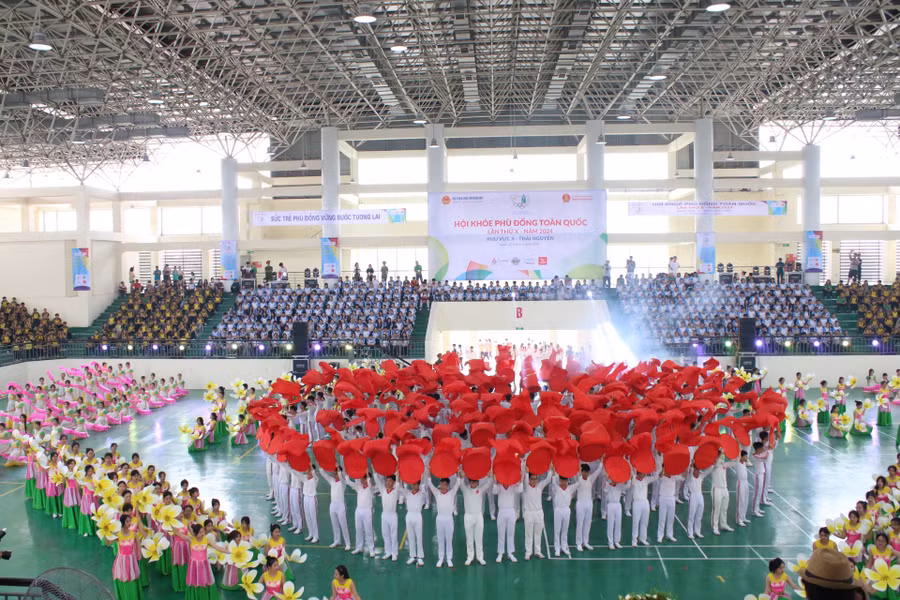 Màn biểu diễn nghệ thuật chào mừng với chủ đề “Sức mạnh Phù Đổng - trên đường hội nhập và phát triển”.