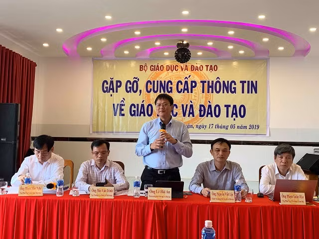 Thứ trưởng Bộ GD&ĐT Lê Hải An phát biểu tại buổi gặp gỡ báo chí phía Nam