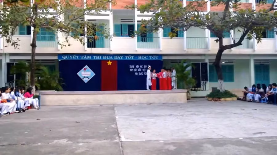 một buổi lễ tại trường THCS Nguyễn Văn Trỗi TP Cam Ranh