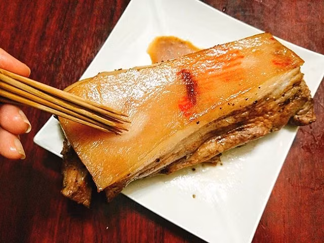 Bật mí bí quyết làm thịt quay giòn tan, thơm nức mũi - Hình 7