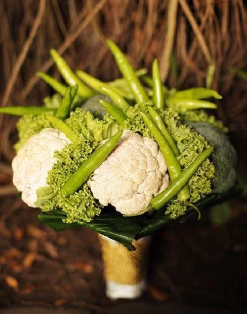 Chỉ bó hoa súp-lơ kèm tỏi như này, các chàng cũng đủ làm bao cô nàng rung động! ảnh 4