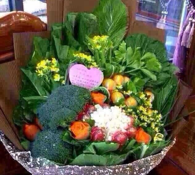 Chỉ bó hoa súp-lơ kèm tỏi như này, các chàng cũng đủ làm bao cô nàng rung động!