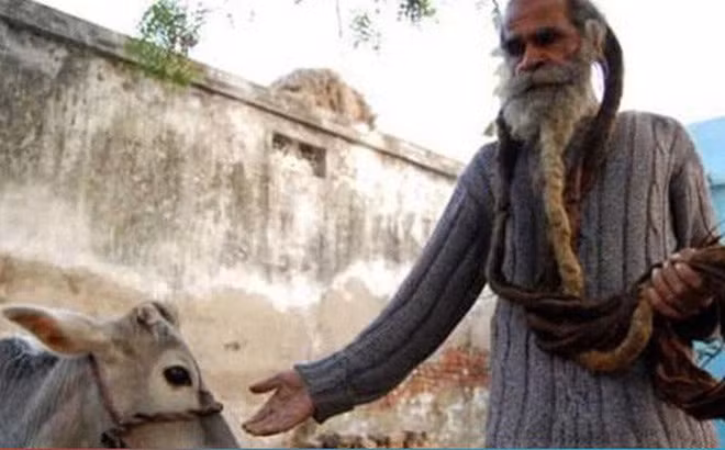 Không tắm trong 38 năm để… sinh con trai