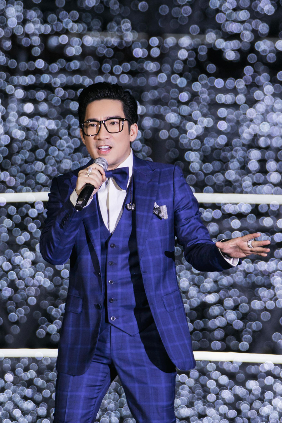 Ca sĩ Quang Hà gây bất ngờ với diện mạo trẻ trung ở tuổi U50 ảnh 2 Ca sĩ Quang Hà gây bất ngờ với diện mạo trẻ trung ở tuổi U50 ảnh 2