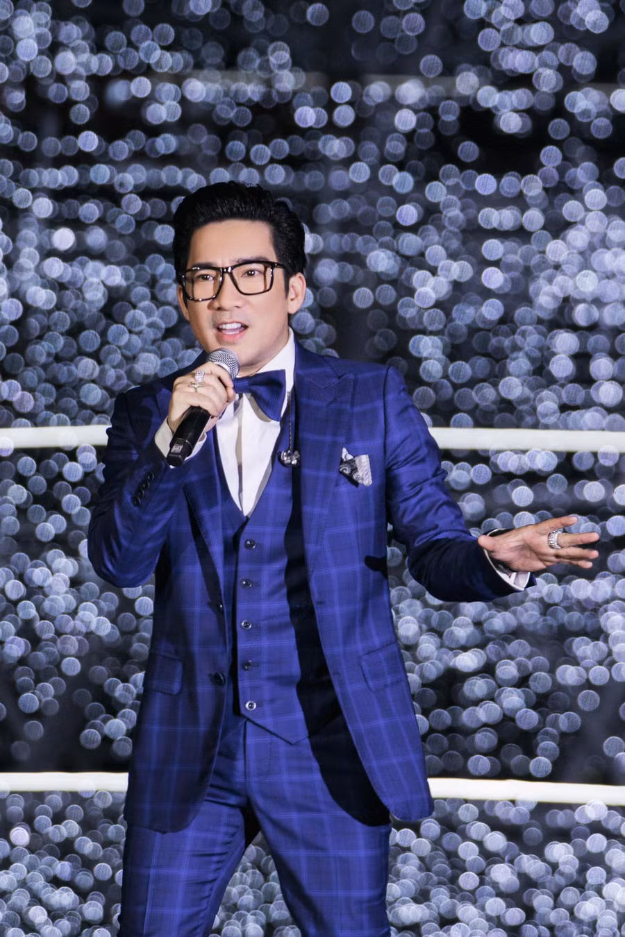 Ca sĩ Quang Hà gây bất ngờ với diện mạo trẻ trung ở tuổi U50 ảnh 2