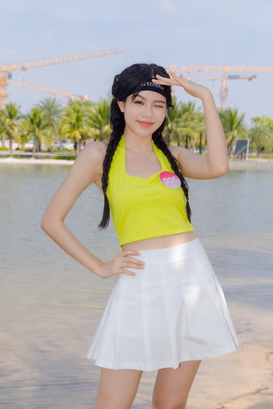 Huỳnh Thị Thanh Thủy (SBD 005) mang lại năng lượng tích cực với nhan sắc tươi tắn, rạng rỡ.