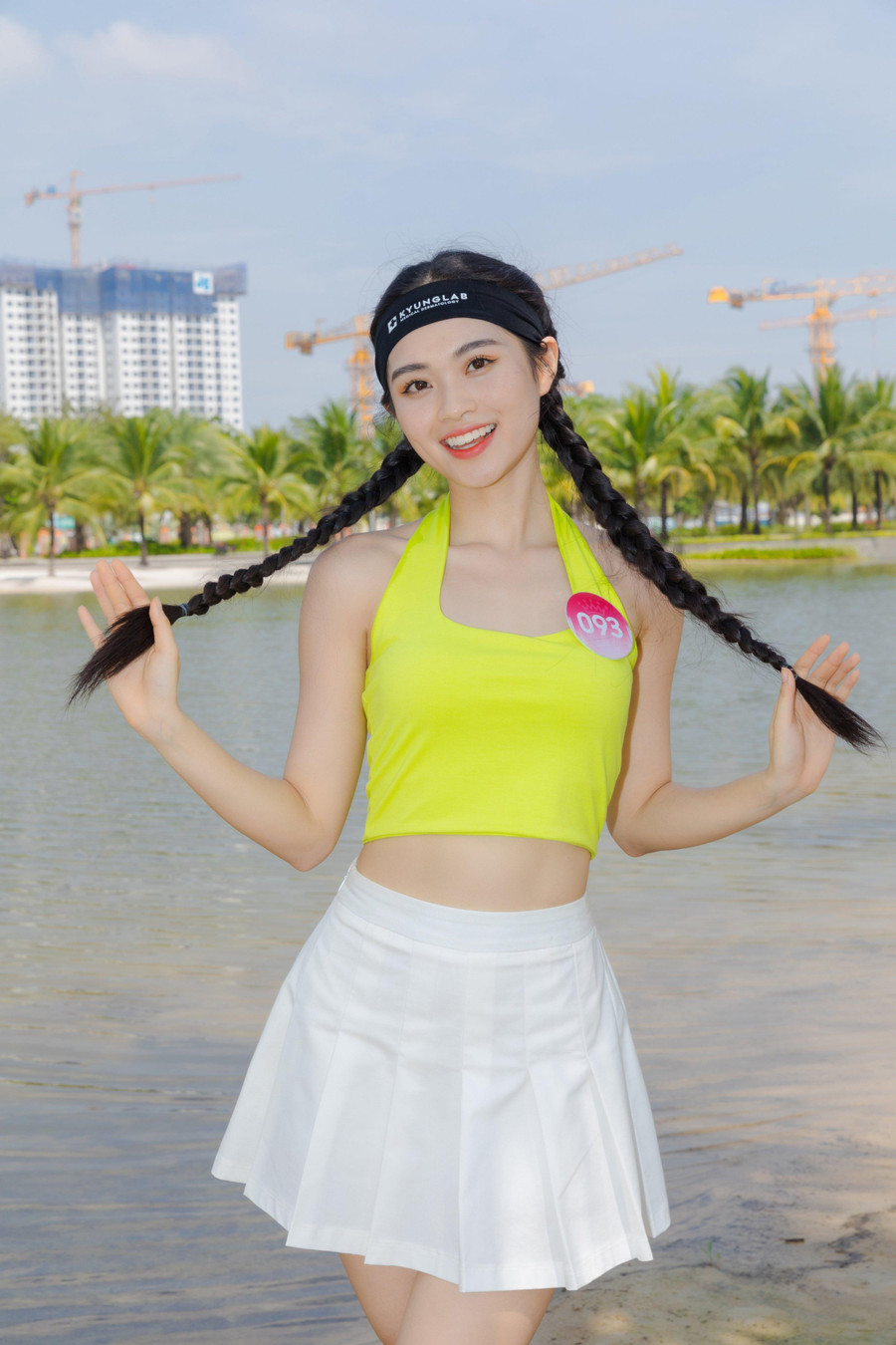 Thí sinh Nguyễn Phương Anh (SBD 093) chinh phục khán giả bởi vẻ đẹp nhẹ nhàng cùng hình thể đẹp cân đối.