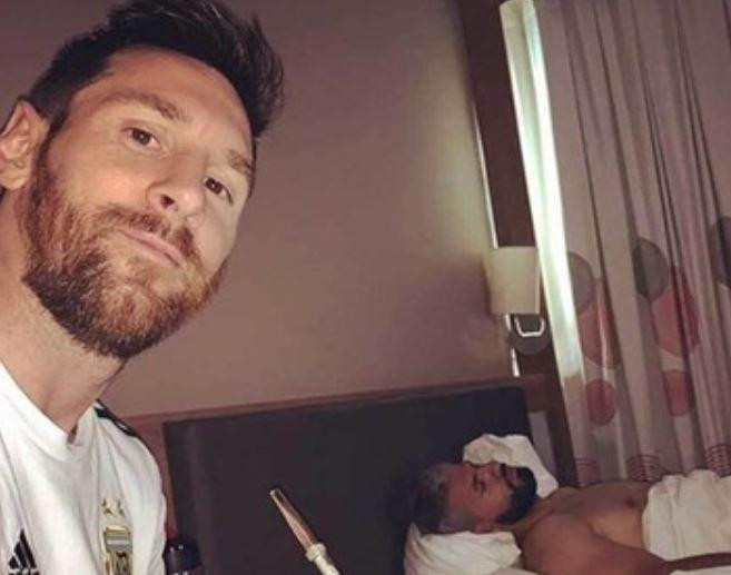 Messi có vẻ rất vui vì đã có bạn cùng phòng tại World Cup năm nay.