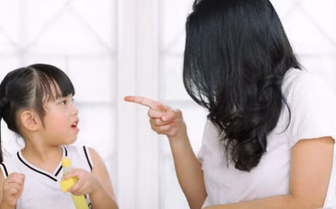 Trút cơn giận lên con cái, thói quen gây nhiều tai hại