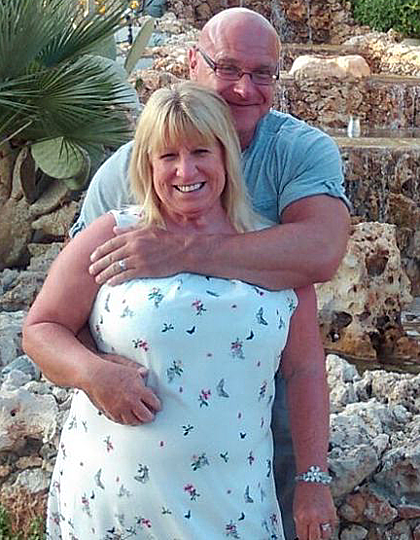 Bảo chồng làm việc nhà, một phụ nữ bị giam... 17 tiếng ảnh 1 Shanders và Michael thời còn mặn nồng. Ảnh: The Sun.