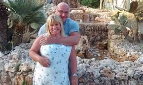 Bảo chồng làm việc nhà, một phụ nữ bị giam... 17 tiếng 