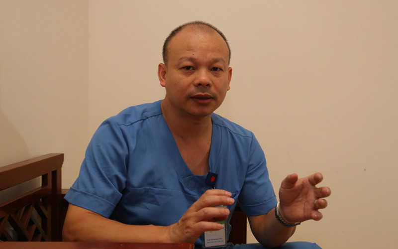 nắng nóng, bệnh nhi vật vã xếp hàng chờ khám từ 5h sáng hình 5 nang nong, benh nhi vat va xep hang cho kham tu 5h sang hinh 5