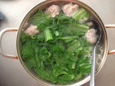 Ngon cơm cùng canh cải xanh nấu chả cá ảnh 4 Ngon cơm cùng canh cải xanh nấu chả cá ảnh 4