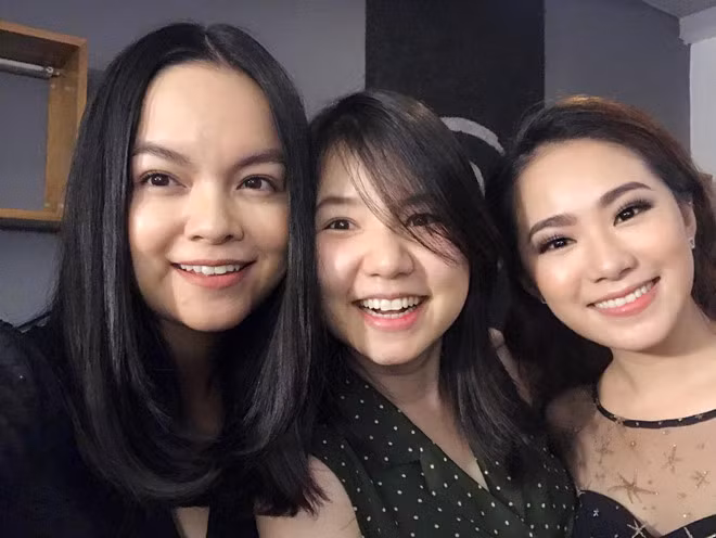 Cuộc hội ngộ gần đây của ba ca sĩ Phạm Quỳnh Anh, Ngô Quỳnh Anh và Lương Bích Hữu khiến khán giả chờ đợi sự tái hợp của họ trên sân khấu sau 13 năm. 