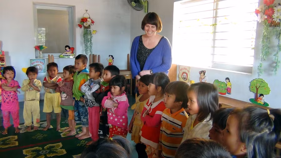  Niềm vui của học sinh vùng núi thôn Konklốc, xã Đăk Mar trong ngày khánh thành trường học mới.