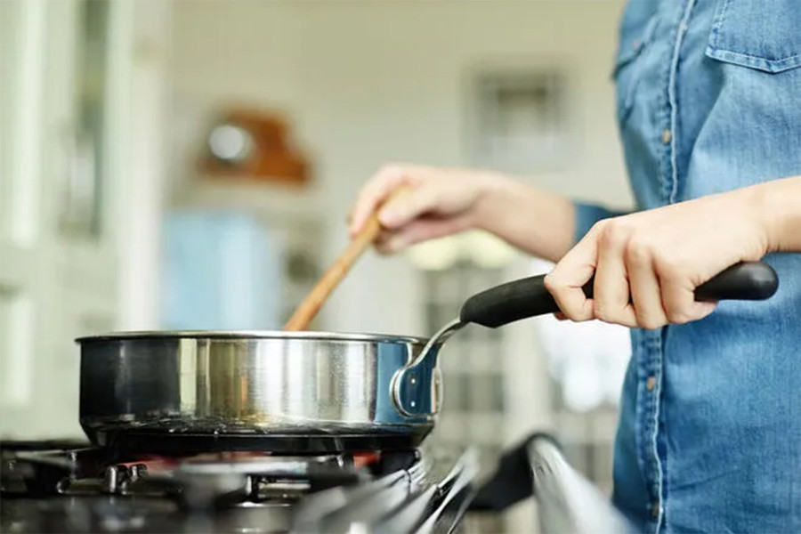 Thìa gỗ có tay cầm chắc chắn, giúp việc khuấy dễ dàng và hiệu quả hơn. (Ảnh: ITN). Thìa gỗ có tay cầm chắc chắn, giúp việc khuấy dễ dàng và hiệu quả hơn. (Ảnh: ITN).