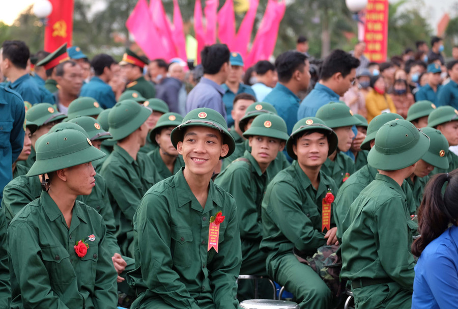 Năm 2020, toàn TP Đà Nẵng có 1.050 thanh niên nhập ngũ về các đơn vị: Bộ tư lệnh Vùng 3 Hải quân, Lữ đoàn Công binh 83 (Quân chủng Hải quân)…và một số đơn vị thuộc Quân khu 5. Năm 2020, toàn TP Đà Nẵng có 1.050 thanh niên nhập ngũ về các đơn vị: Bộ tư lệnh Vùng 3 Hải quân, Lữ đoàn Công binh 83 (Quân chủng Hải quân)…và một số đơn vị thuộc Quân khu 5.