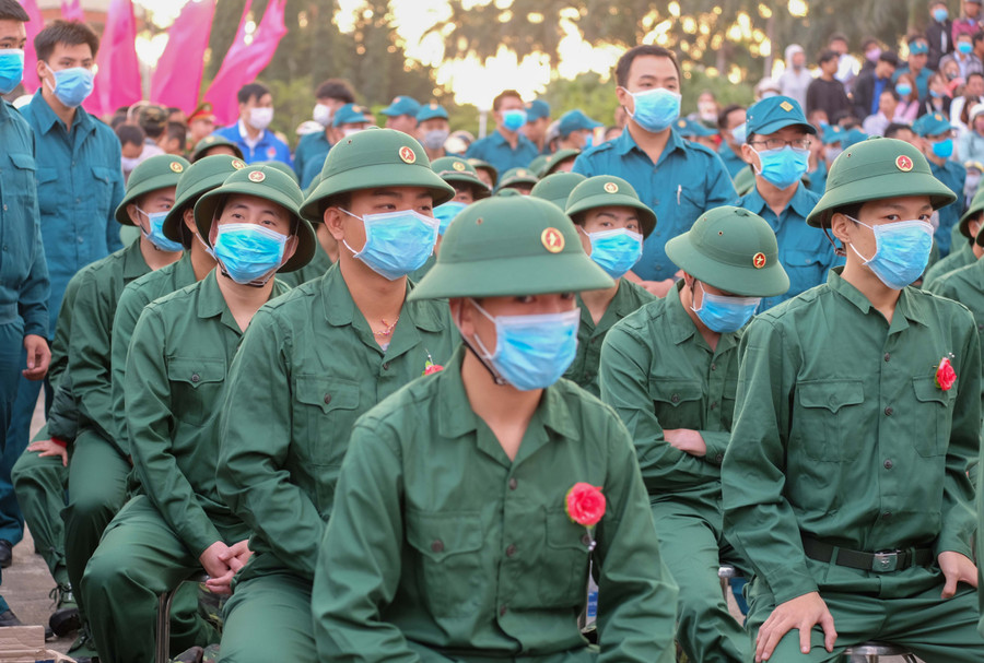 Trong đó tỷ lệ thanh niên tuổi đời 18-22 chiếm 82,02%; sức khỏe loại 1, loại 2 đạt trên 51%; trình độ trung cấp, cao đẳng, đại học đạt 20,3%; đảng viên chiếm 0,18%; công nhân viên công tác ở các cơ quan, xí nghiệp đạt 3,1%... Trong đó tỷ lệ thanh niên tuổi đời 18-22 chiếm 82,02%; sức khỏe loại 1, loại 2 đạt trên 51%; trình độ trung cấp, cao đẳng, đại học đạt 20,3%; đảng viên chiếm 0,18%; công nhân viên công tác ở các cơ quan, xí nghiệp đạt 3,1%...