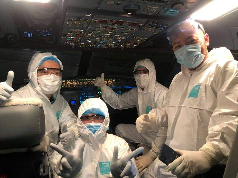 Nhằm bảo vệ an toàn sức khỏe cho hành khách và người lao động ở cả hai đầu Vũ Hán (Trung Quốc) và Việt Nam, Vietnam Airlines đã phối hợp với các cơ quan chức năng trang bị đồ bảo hộ y tế đặc chủng cho tổ bay và nhân viên mặt đất; điều phối chuyên gia, thiết bị y tế chuyên dụng lên chuyến bay. Keyword đầu tiên có dấu