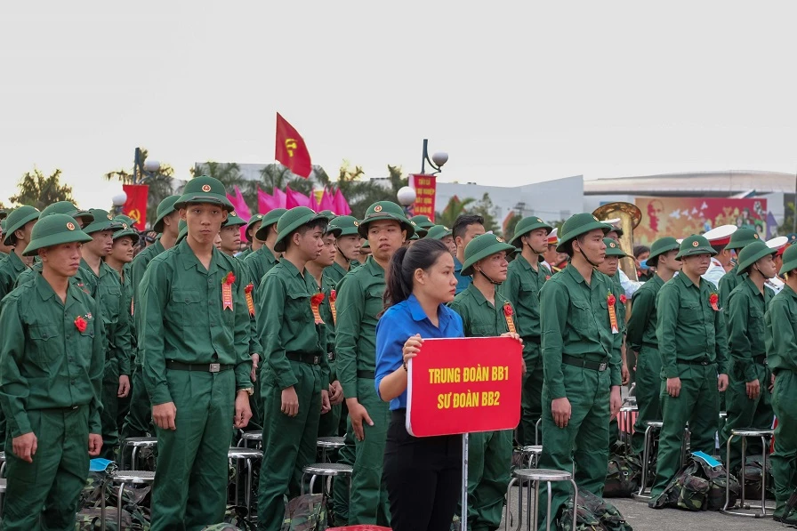 Thanh niên Đà Nẵng hăng hái lên đường nhập ngũ