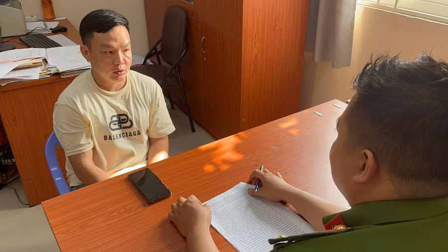 Hà Vỹ Toàn tại cơ quan điều tra.