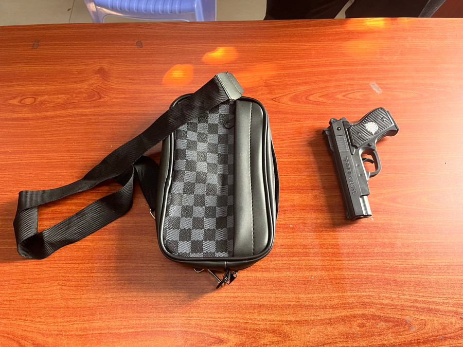 Tang vật cảnh sát thu giữ. Tang vật cảnh sát thu giữ.