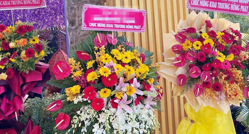 Hoa mà ông V. mạo danh lãnh đạo Đảng, Nhà nước tự đặt. Ảnh MXH.