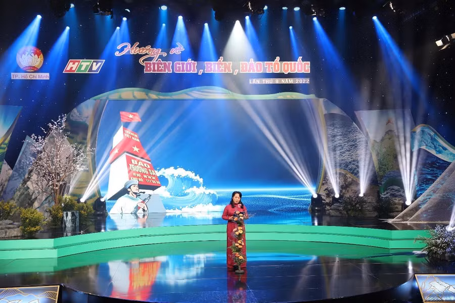 Bà Trần Kim Yến – Ủy viên ban Thường vụ Thành ủy, Chủ tịch Ủy ban MTTQ Việt Nam TP.HCM phát biểu ý nghĩa của chương trình