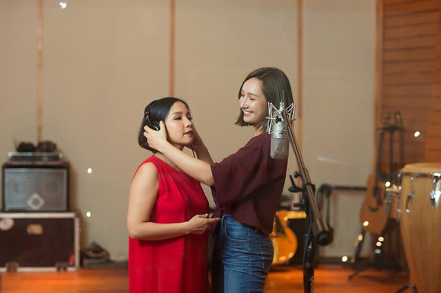 Diva Mỹ Linh và con gái Anna Trương. Diva Mỹ Linh và con gái Anna Trương.