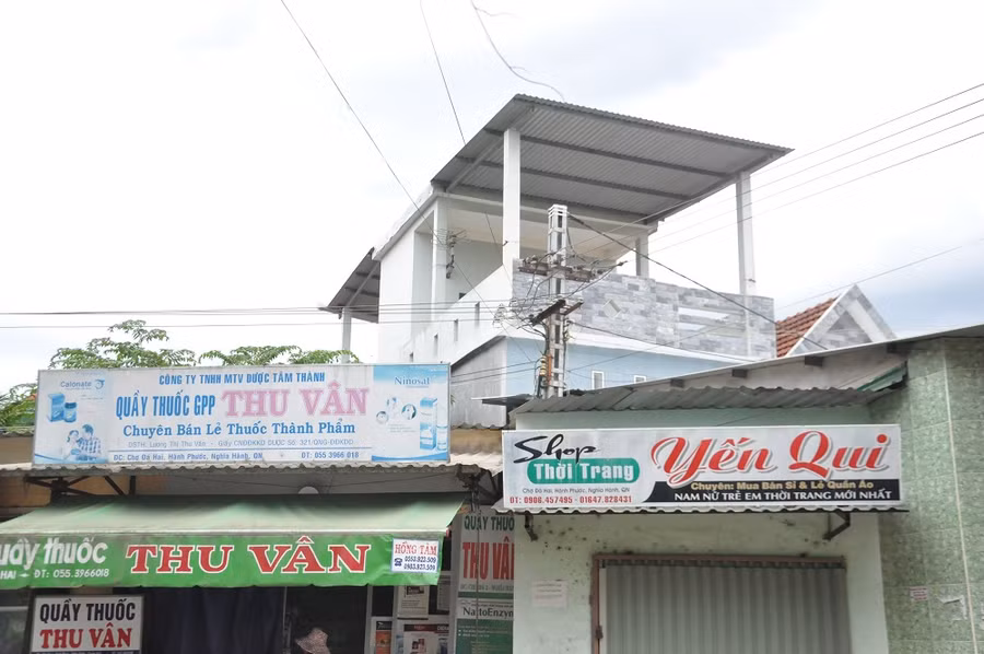 Tình trạng vi phạm hành lang an toàn lưới điện hạ áp nông thôn diễn ra nghiêm trọng tại nhiều địa phương trên địa bàn tỉnh Quảng Ngãi.