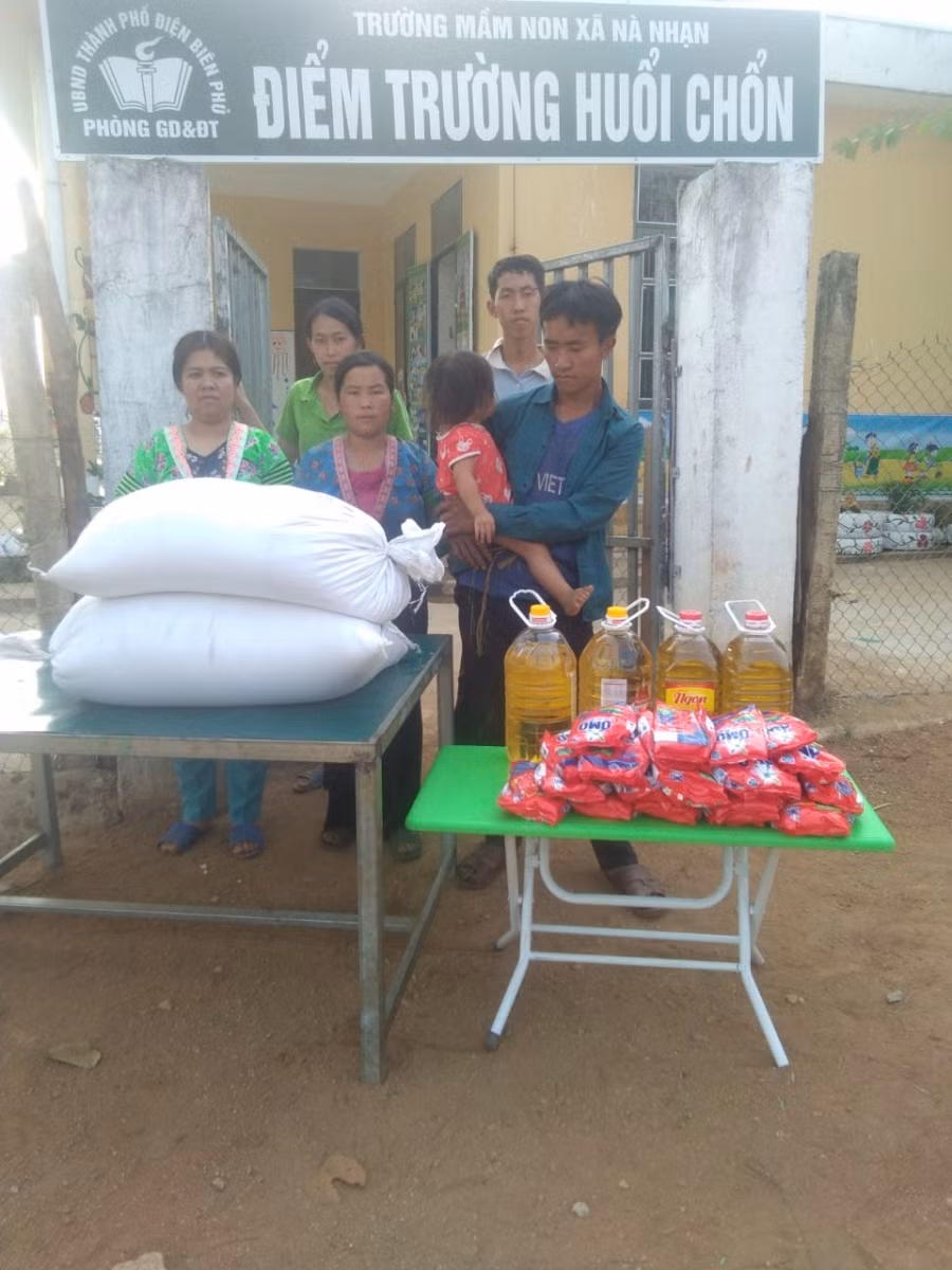 Điểm trường Huổi Chổn có 100% học sinh là con em đồng bào dân tộc Mông theo học