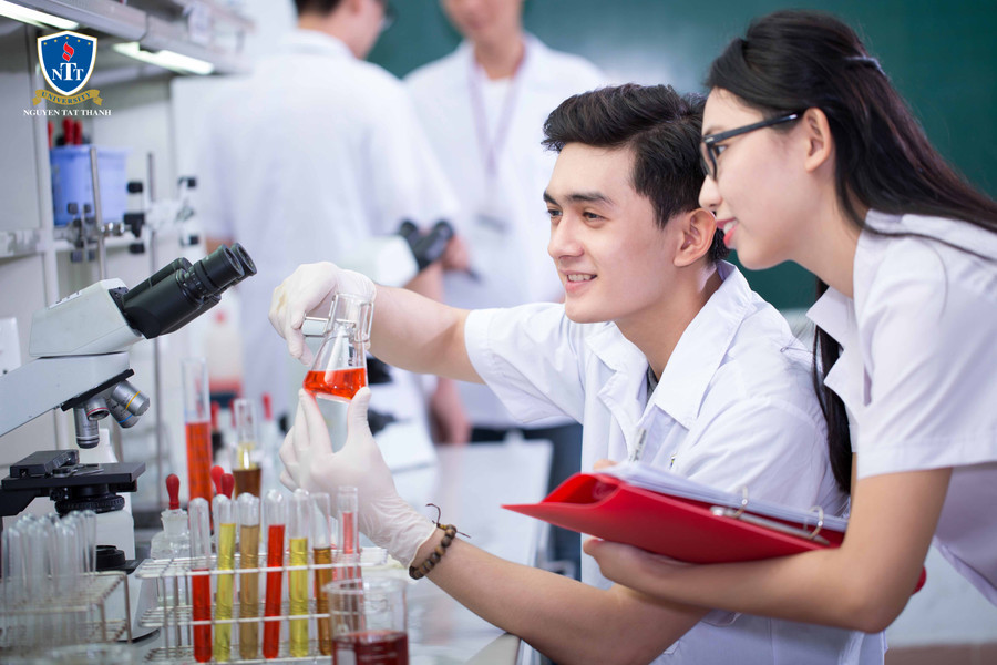 Đẩy mạnh công tác NCKH trong sinh viên, giảng viên tại các trường ĐH NCL là điều mà Bộ trưởng Phùng Xuân Nhạ đặc biệt lưu ý với các trường Đẩy mạnh công tác NCKH trong sinh viên, giảng viên tại các trường ĐH NCL là điều mà Bộ trưởng Phùng Xuân Nhạ đặc biệt lưu ý với các trường