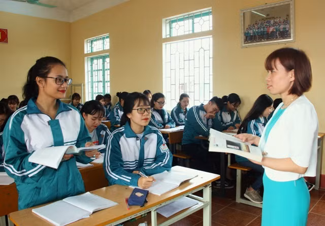 Ôn tập bám sát đề tham khảo để HS được rèn luyện