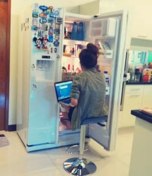 Khác nào vào một cửa hàng tiện lợi. Khác nào vào một cửa hàng tiện lợi.