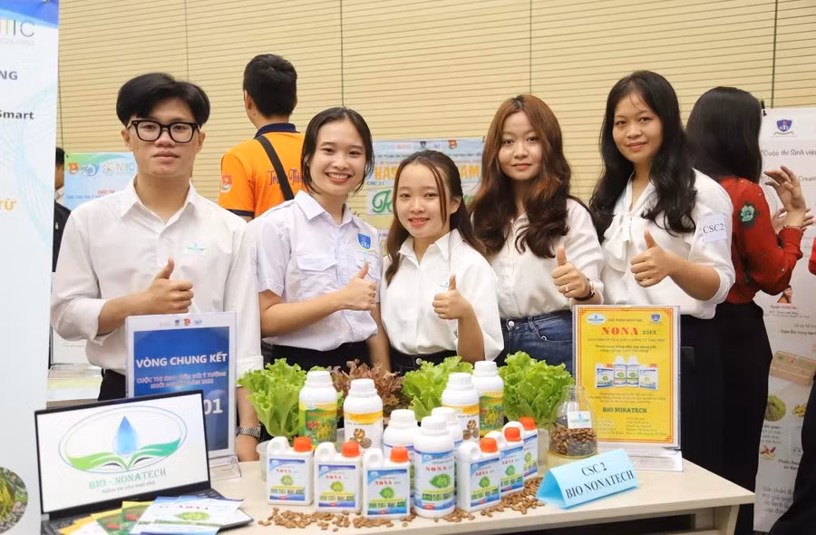 Đội BIO NONATECH đến từ Trường ĐH Nguyễn Tất Thành đạt giải Nhì cuộc thi