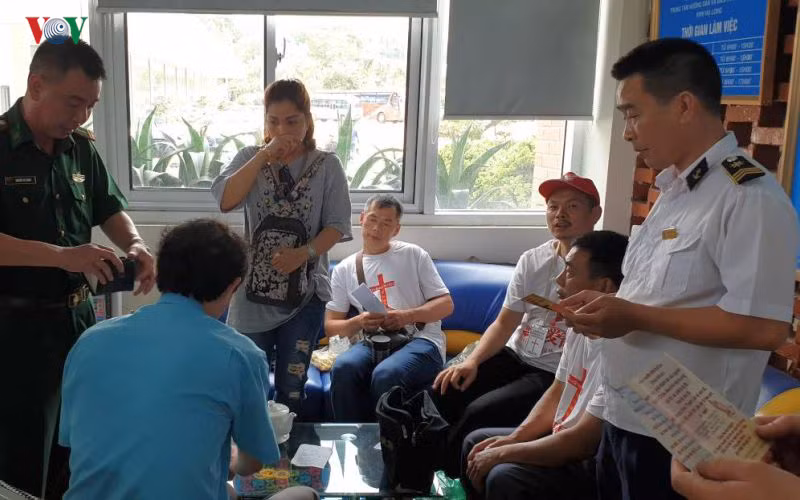 truc xuat nhom du khach trung quoc tuyen truyen ton giao tai ha long hinh 1