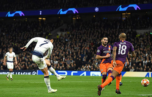 Cú sút mang về chiến thắng của Son Heung-min Cú sút mang về chiến thắng của Son Heung-min. Ảnh: EPA.