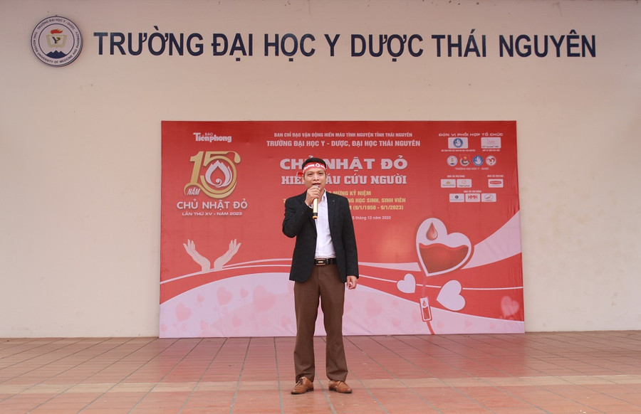 TS Nguyễn Kiều Giang, Phó Hiệu trưởng trường Đại học Y – Dược, Giám đốc trung tâm huyết học và truyền máu Bệnh viện Trung ương Thái Nguyên phát biểu tại chương trình.