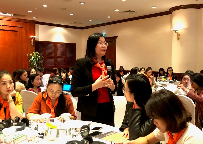 Đại biểu hội phụ nữ tỉnh Quảng Ninh phát biểu tại Hội thảo.