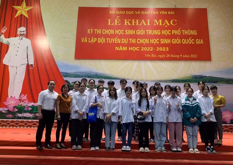 Đoàn Trường THPT Hoàng Văn Thụ, huyện Lục Yên tham gia kỳ thi