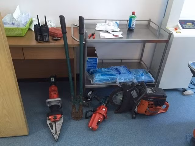  Dụng cụ thực hiện ca phẫu thuật. Nguồn:&nbsp;people.com.cn 