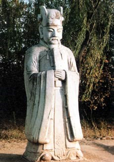 Tại Thập Tam Lăng, Trường Lăng là lăng lớn nhất tại đây. Trường Lăng Mất 5 năm để xây lăng nhưng phải mất 18 năm để hoàn thành Điện Linh Ân. Toàn bộ lăng mộ của vị hoàng đế này nằm trên diện tích gần 1.956 m2.