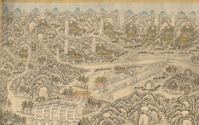  Thập Tam Lăng - nơi yên nghỉ của 13 hoàng đế nhà Minh. Nhà Minh tồn tại từ năm 1368 - 1644 và trải qua 16 đời hoàng đế cai trị. Trong số 16 hoàng đế nhà Minh, 3 ông hoàng không được chôn cất tại quần thể này là Hồng Vũ Đế, Kiến Văn Đế và Cảnh Thái Đế. Trong ảnh là bức tranh thủy mặc vẽ toàn cảnh Thập Tam Lăng. 