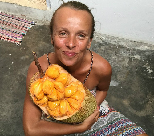 Tina nói rằng điều quan trọng khi ăn theo chế độ hoàn toàn trái cây là chọn những loại quả mình thích và có chất lượng tốt. Ảnh:Instagram. Đôi tình nhân suốt 3 năm không ăn gì ngoài trái cây