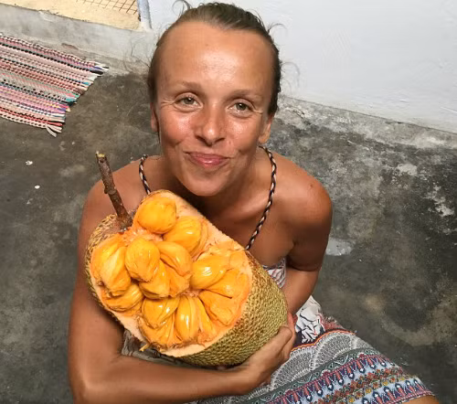 Đôi tình nhân suốt 3 năm không ăn gì ngoài trái cây