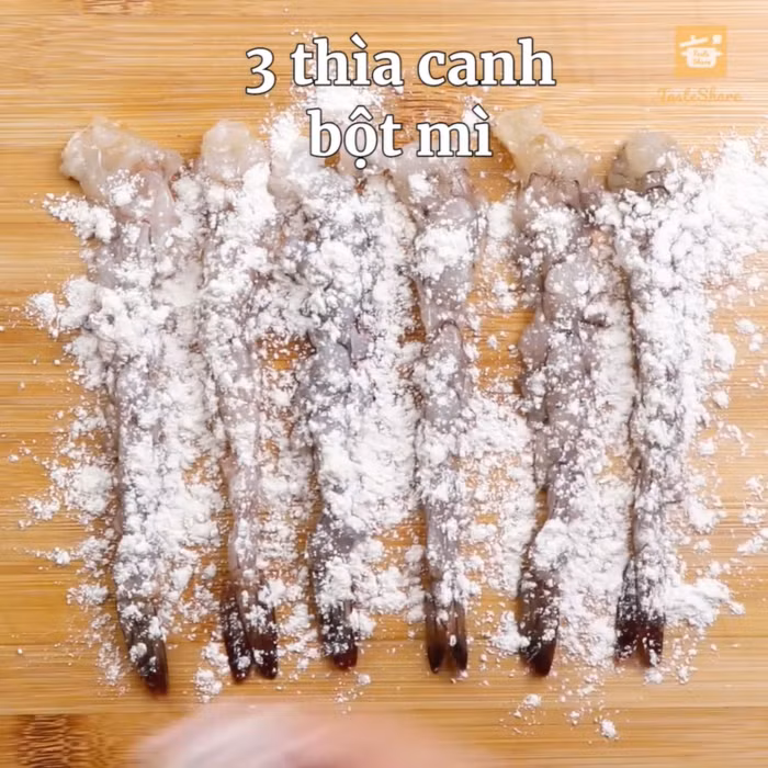 Bốn bước thực hiện món tôm tẩm cốm chiên giòn tại nhà cực dễ
