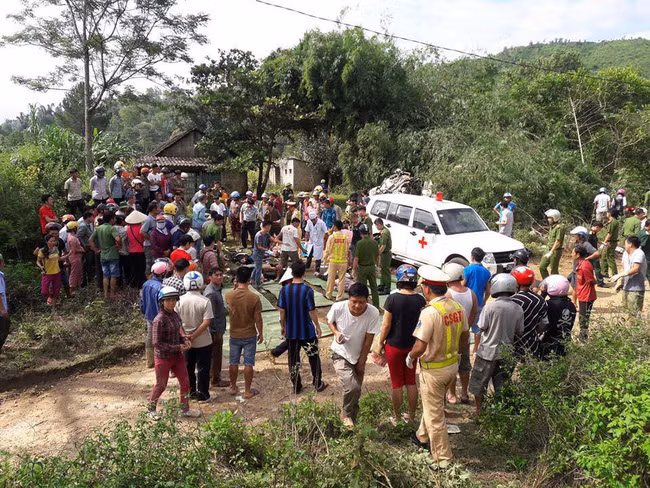 Tai nạn thảm khốc ở Lai Châu: Xe khách va chạm xe bồn khiến 11 người chết, 4 người bị thương - Ảnh 8.