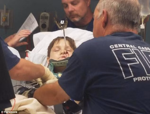 Xavier Cunningham và bạn bè đang chơi trong một ngôi nhà trên cây hôm thứ 7 thì bị rơi xuống đất