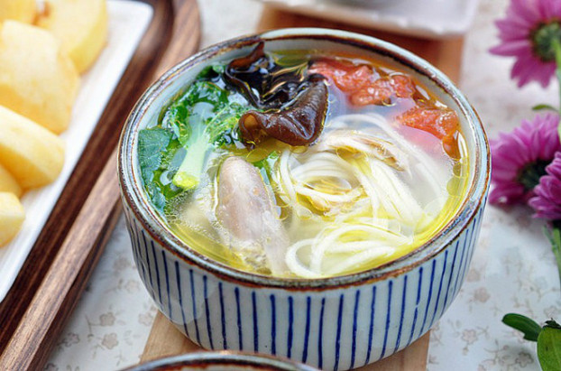 Trổ tài nấu mì gà xé ngon tuyệt đỉnh cho bữa sáng 