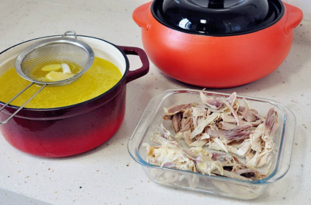 Trổ tài nấu mì gà xé ngon tuyệt đỉnh cho bữa sáng 